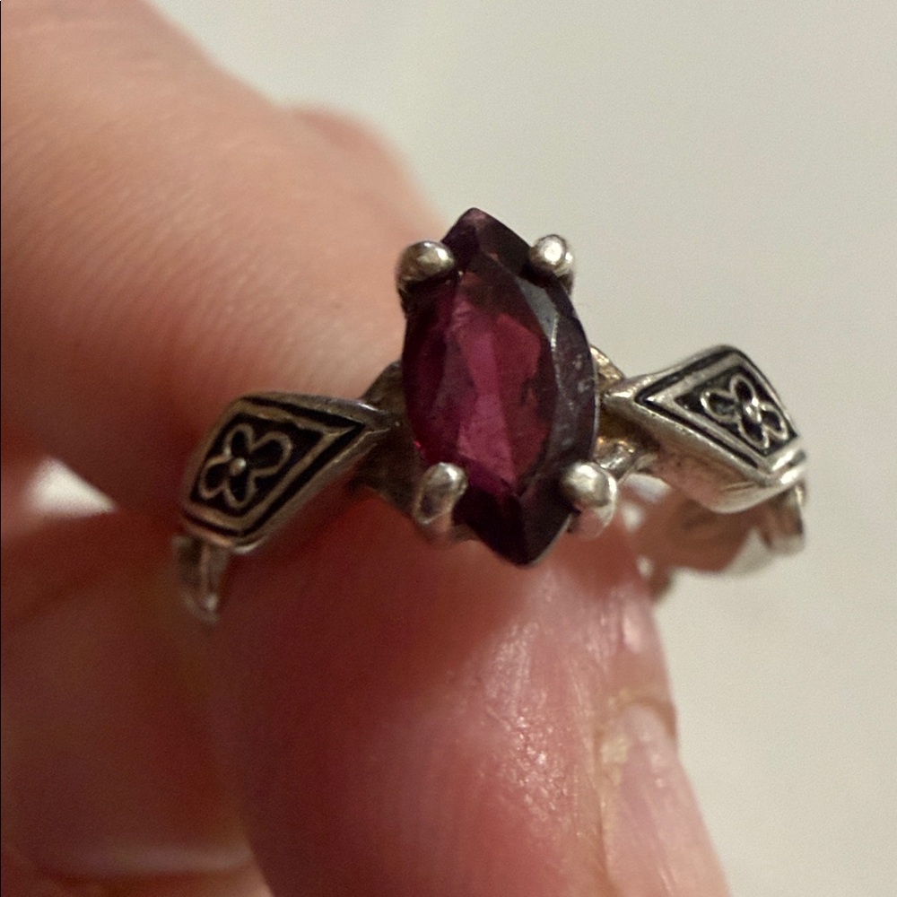 Elegant Sterling Silver 925 Floral Patterned Ring by Avon - Picture 2 of 16